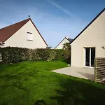 Sweet Omaha Maison Spacieuse Avec Jardin Clos Belle Terrasse Amenagee, 4 2 Sdb 2 Wc Parking Privatif 2 Kms D'omaha Beach, 5 Mn En Voiture Superette, Proche Port En Bessin בית נופש