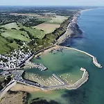 בית נופש Sweet Omaha Maison Spacieuse Avec Jardin Clos Belle Terrasse Amenagee, 4 2 Sdb 2 Wc Parking Privatif 2 Kms D'omaha Beach, 5 Mn En Voiture Superette, Proche Port En Bessin *