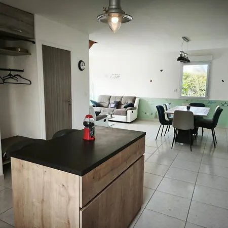 Tatil Evi Sweet Omaha Maison Spacieuse Avec Jardin Clos Belle Terrasse 4 2 Sdb 2 Wc Parking Privatif 2 Kms D'omaha Beach, 5 Mn En Voiture Superette, Proche Port En Bessin