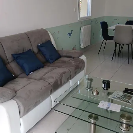 Prázdninový dům Sweet Omaha Maison Bien Equipee, Poele A Granules, Chiens Bienvenus, Avec Jardin Clos Belle Terrasse Amenagee, 4 Dont 2 Au Rdc, 2 Wc, Parking Privatif 2 Kms D'omaha Beach, 5 Mn En Voiture Superette, Proche Port En Bessin Et Bayeux