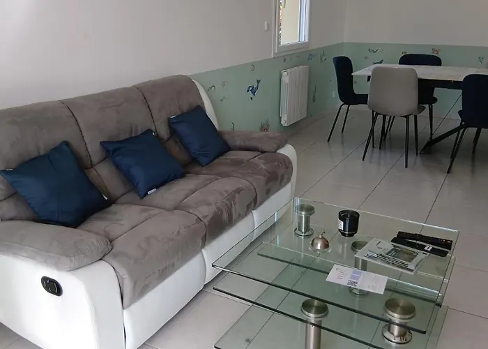 Tatil Evi Sweet Omaha Maison Spacieuse Avec Jardin Clos Belle Terrasse 4 2 Sdb 2 Wc Parking Privatif 2 Kms D'omaha Beach, 5 Mn En Voiture Superette, Proche Port En Bessin